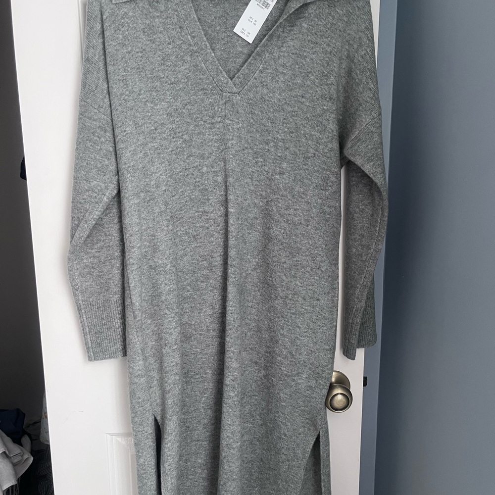 Abercrombie & Fitch Heather Gray V-Neck Sweater